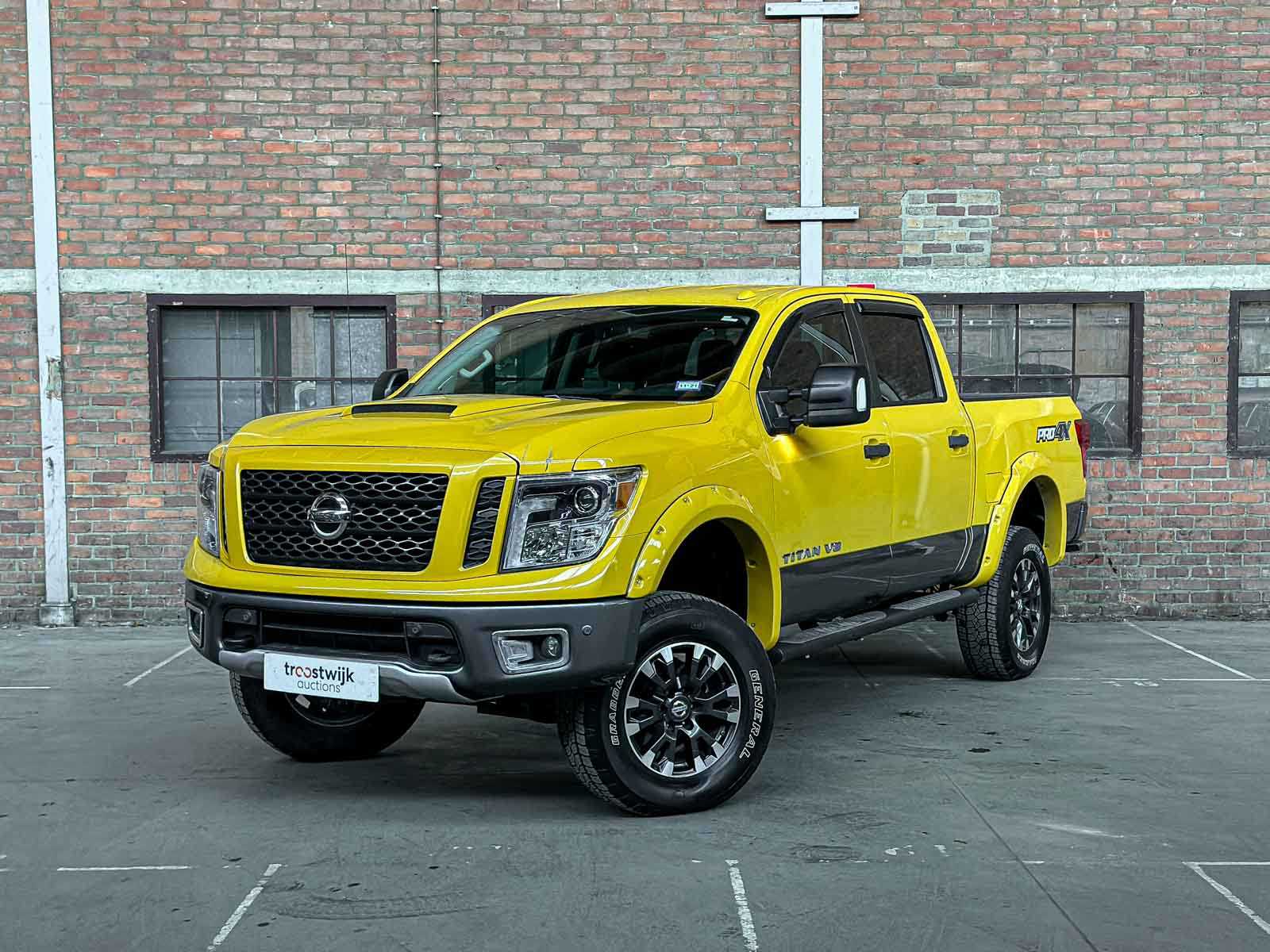 Nissan Titan PRO-4X 5.6 V8 396pk 2018