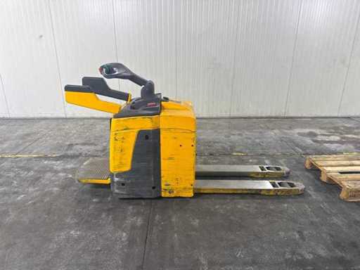 2013 Jungheinrich ERE 225 Stacker