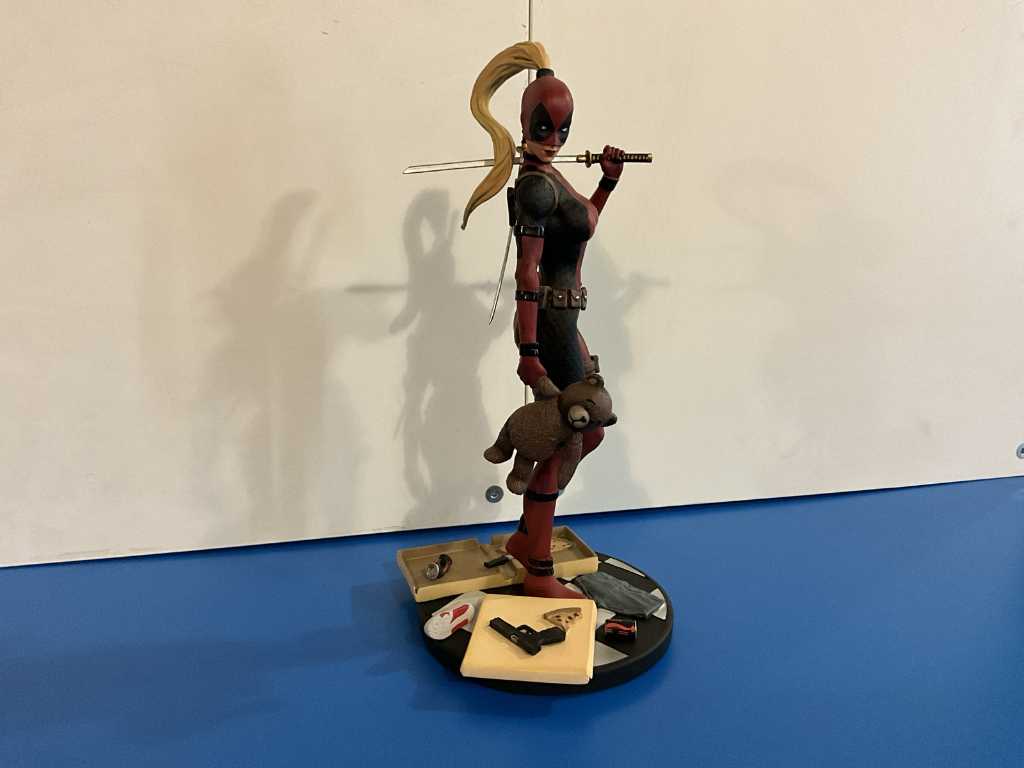 Figurine de collection MARVEL Lady Deadpool - Édition limitée