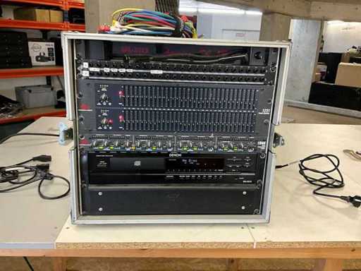 FOH Case dbx Equalizer 1231, dbx 1046 Quad Compressor Limiter, Denon CD e MP3 Player DN C615, pannello patch, cassetto, lampade