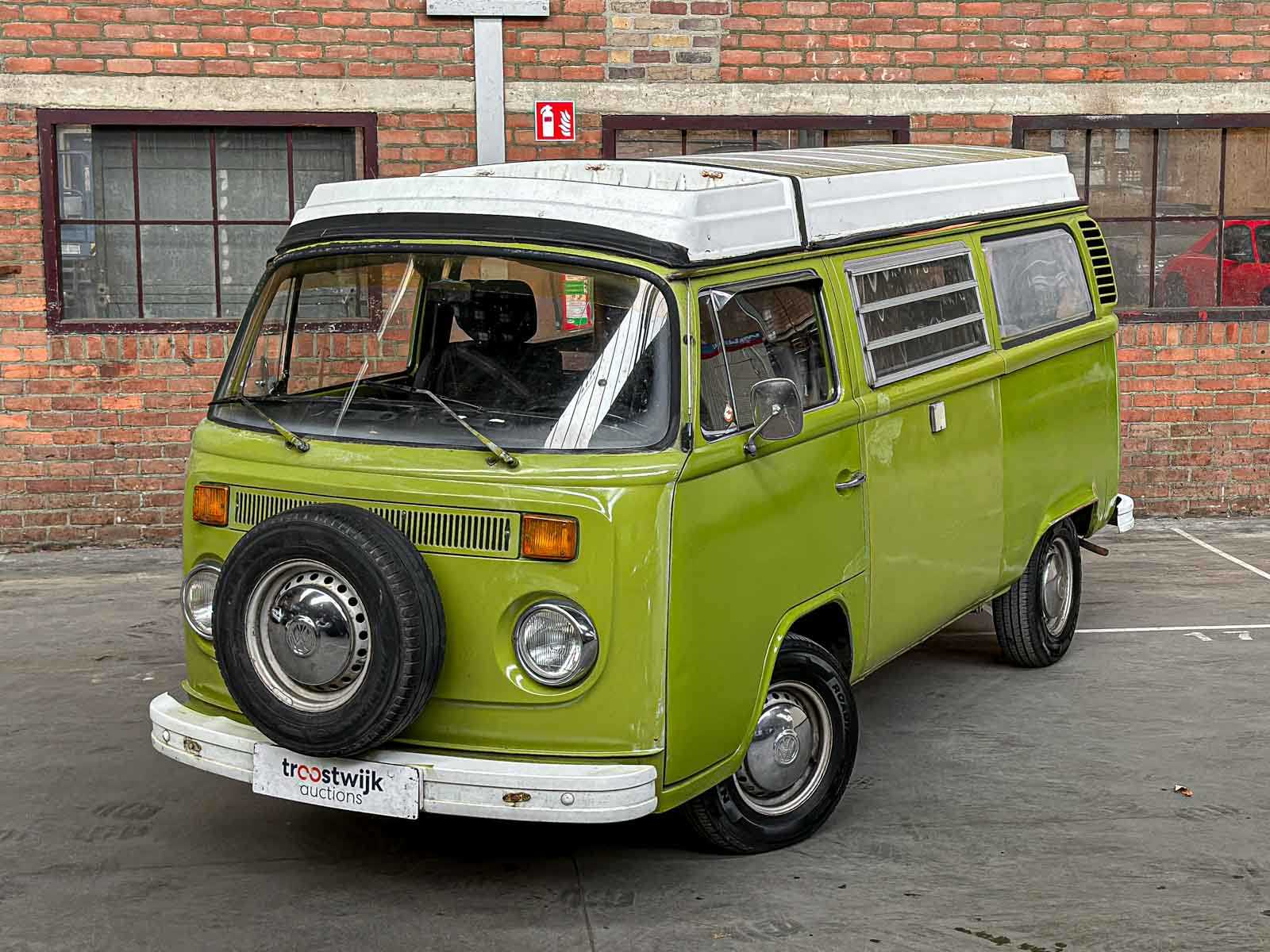 Volkswagen 23 Kampeerauto 1977, 00-SL-64 Camper