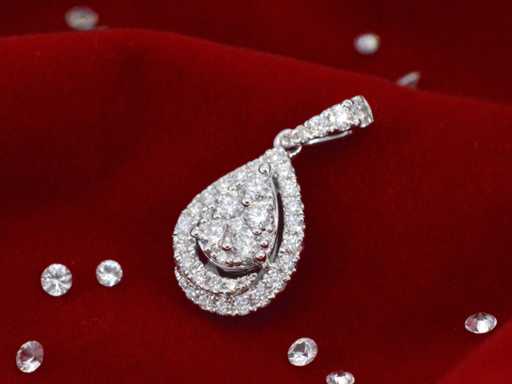 White gold pendant with diamond pear shape