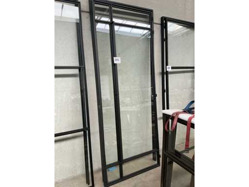 Stalen deur voor wijnklimaatruimte