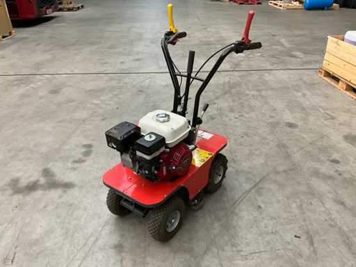 2019 Benassi L390 Tract Zodensnijder