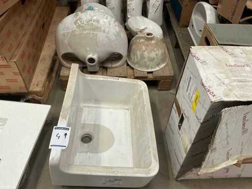 Batch of various sinks and sinks