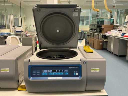 2022 THERMO FISHER SCIENTIFIC MEGAFUGE ST ST Plus Centrifugă frigorifică