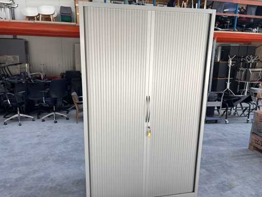 Armoire de bureau en acier