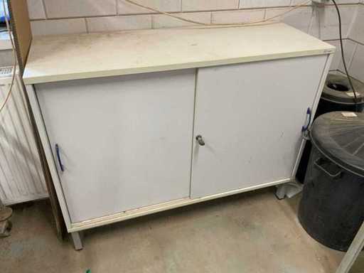 Workshop cabinet and workshop table