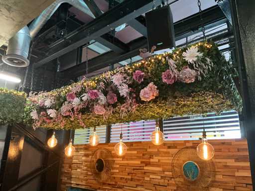 Plantenbalk met verlichting