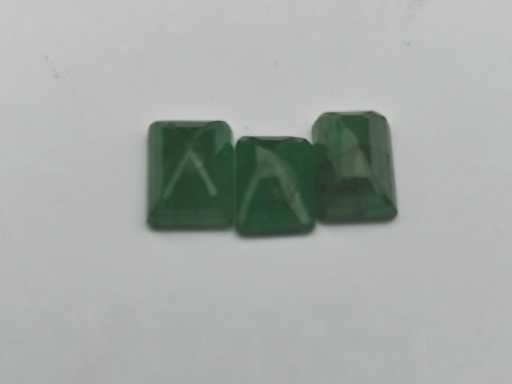 Émeraude de forme rectangulaire - 3 Vert foncé naturel extrait -7,45 Cts