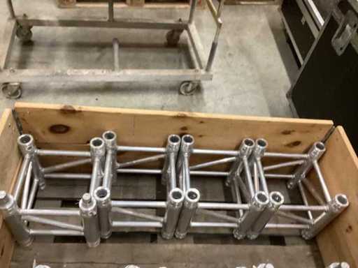 F34 4-Punkt 0,29m Aluminiumtraverse (4x) Global Truss, teilweise mit Verbindern