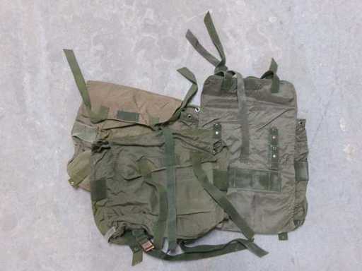 Autrichien. Sac de combat, olive, dans une boîte en bois, 2e choix (G2) (50x)