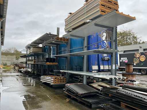 Rayonnage en porte-à-faux avec contenu Grand lot de panneaux isolants