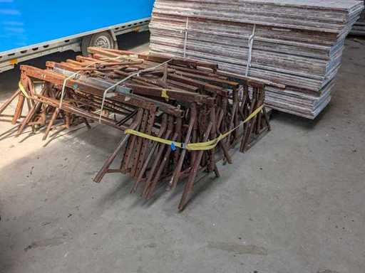 Stuc-Gerüstböcke mit Planken