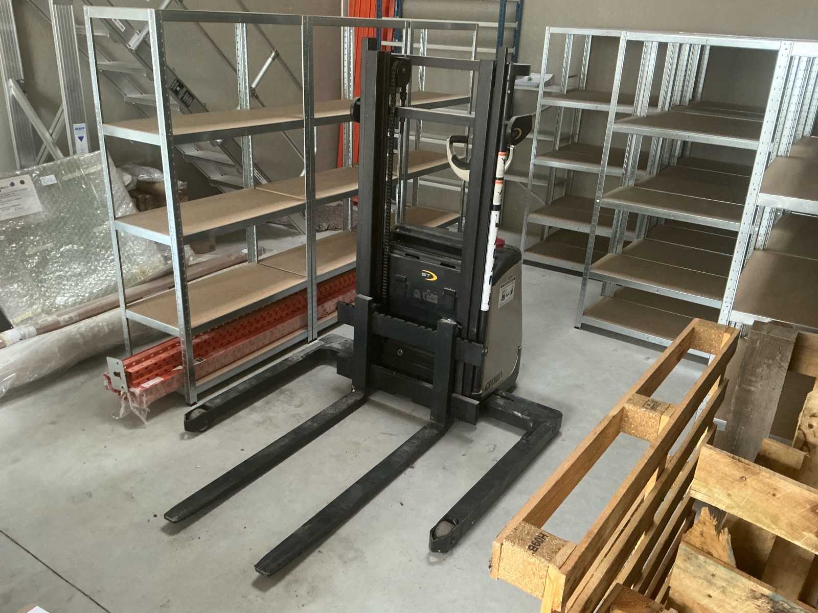 2010 Crown ST 3000 Series Stacker