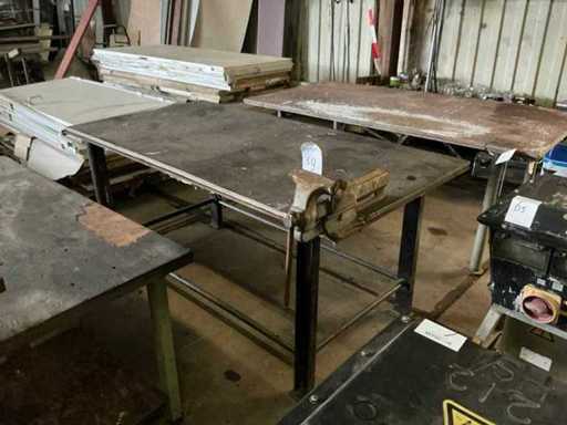 Workbench with vice