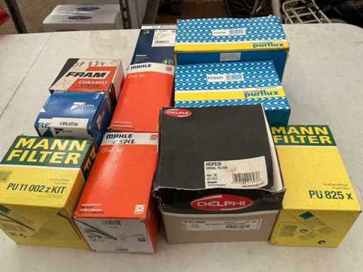 Lotti vari inclusi filtri carburante per auto