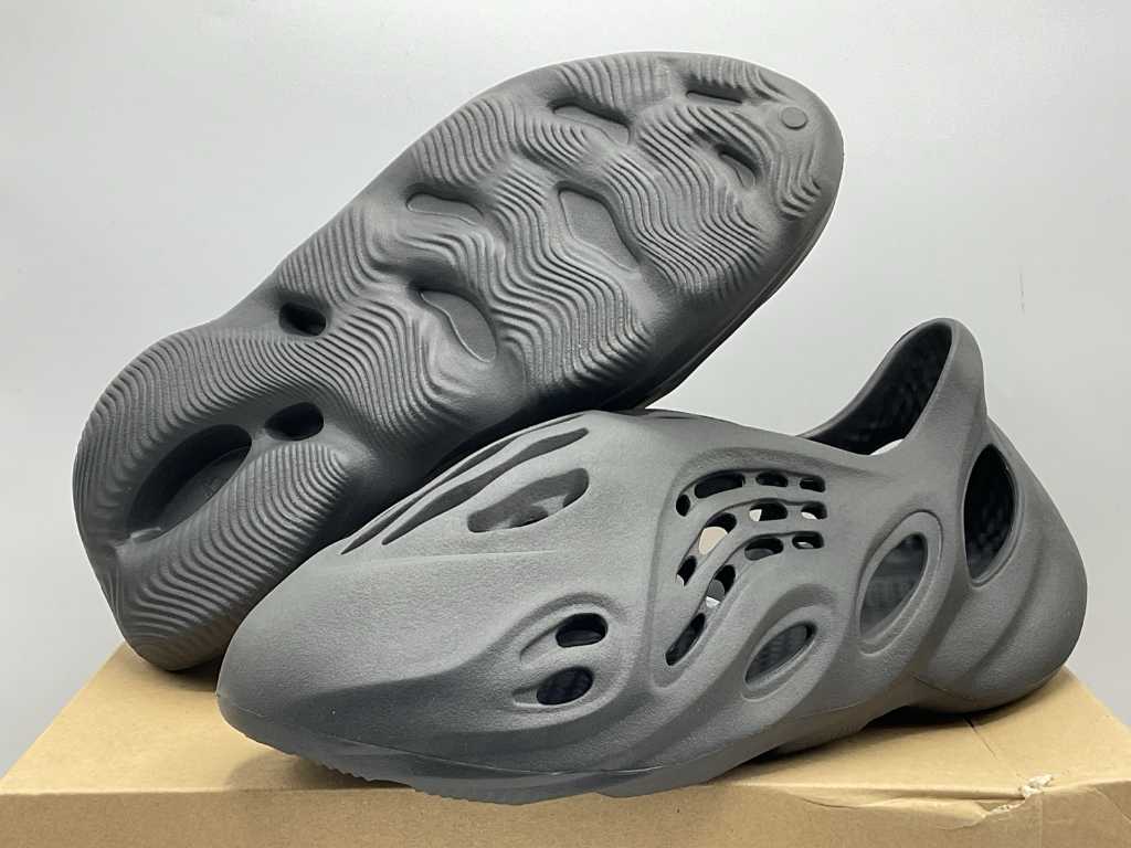 Adidas Yeezy Foam RNNR Onyx Baskets 50