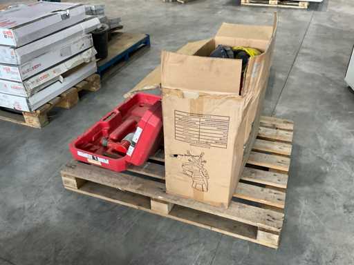 Lucht hamer en veiligheidshelmen