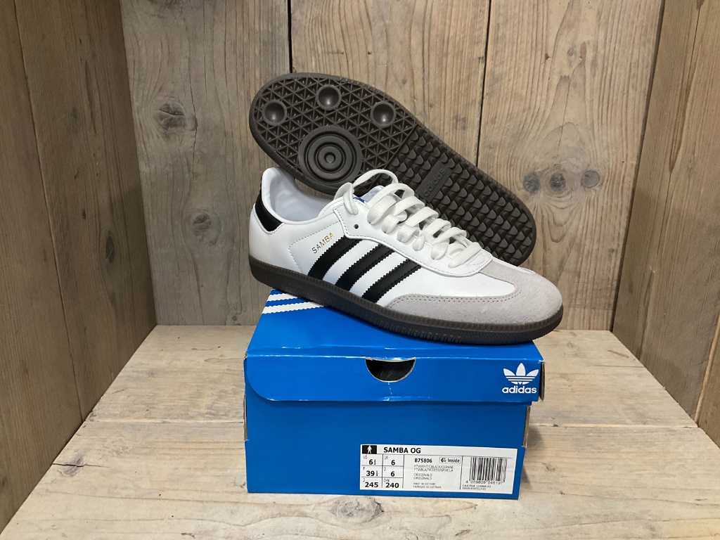 Adidas hotsell samba 40