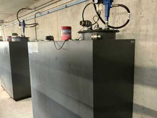 Sheet steel storage tank with pump