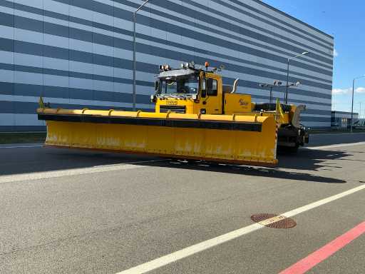 MAN - Jetbroom Airfield Jet Sweeper - 2005