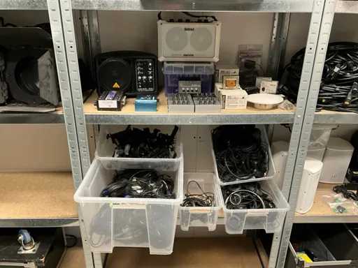 Verschiedene Audio-Monitor-Systeme