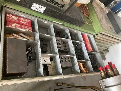 Mixed lot of clamping devices, including 3-jaw chuck