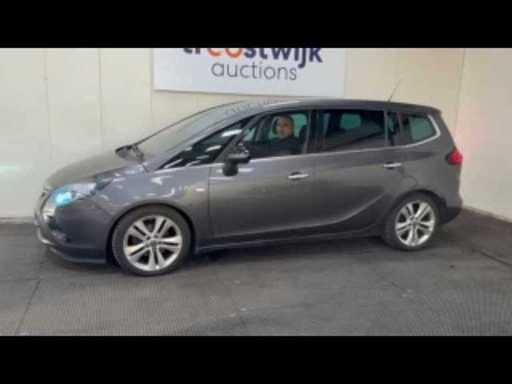 11897b3b-3248-42c8-b819-43a462bef5f0.mp4