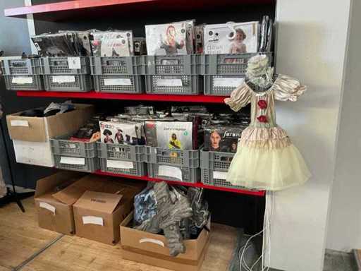 Various costumes and accessories (510x)