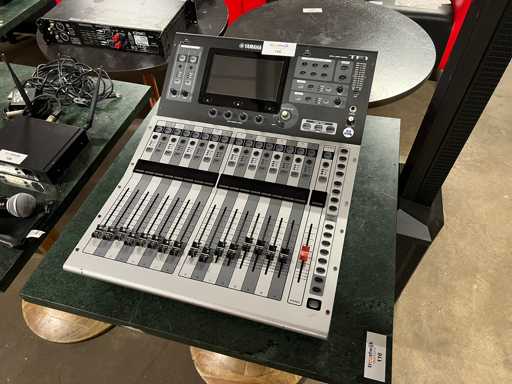 Yamaha - TF1 - Console de mixage numérique