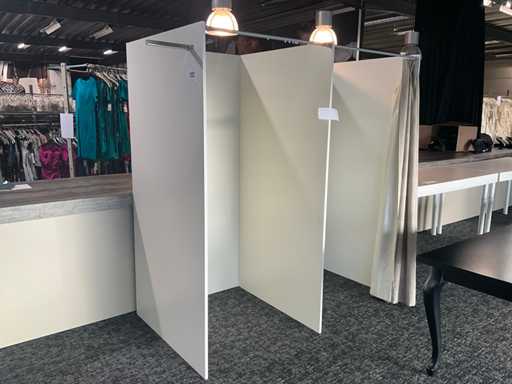 Doppelter Holzumkleideraum