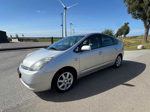 Toyota  Prius  1.5 VVT-i Tech Ed. 82-HXT-1