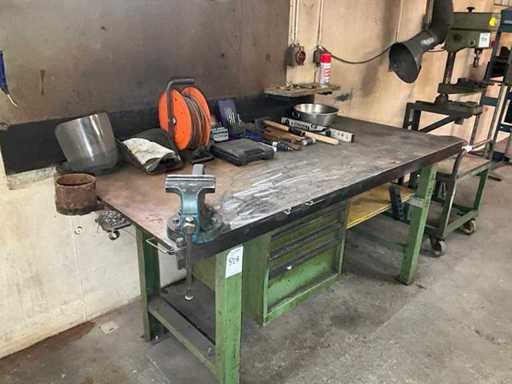 Werkbank/Schweisstisch mit Zubehör