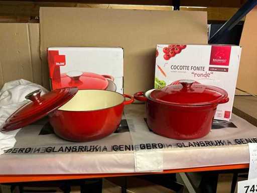 Cast iron cooking pots (2x)