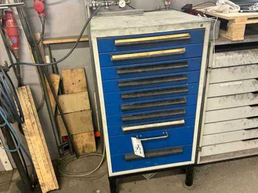 Armoire à tiroir télescopique avec contenu