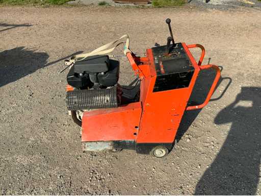 Machine à scier le béton