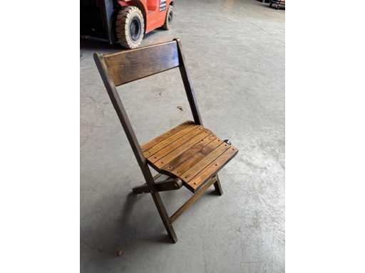 20 houten klapstoelen