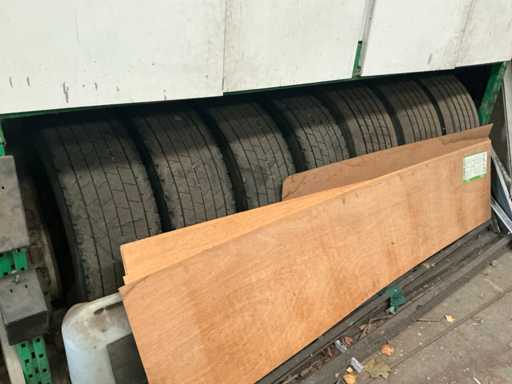 Anvelopă de camion pe jantă (7x)