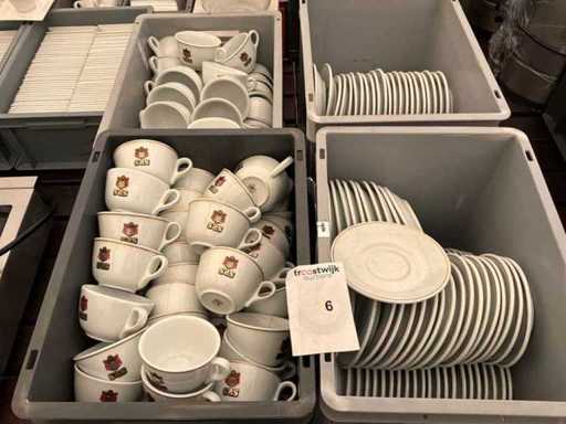 Partij koffietassen en onderzetters