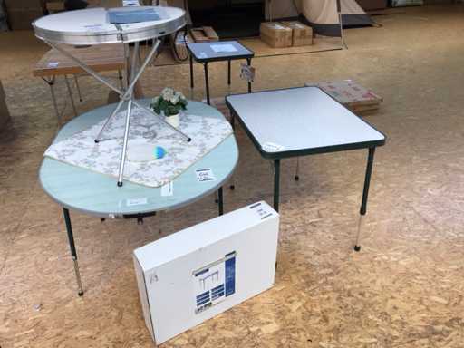 Tavoli da campeggio vari (4 volte)