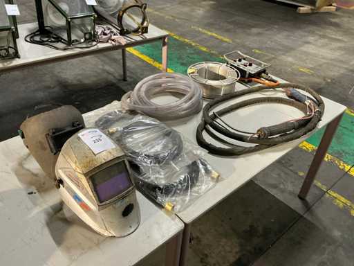 Batch of welding accessories