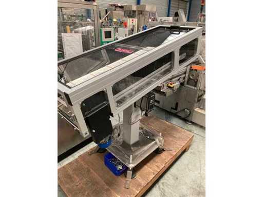 Flexlink - Giraffe with Enclosure Cleat Strip