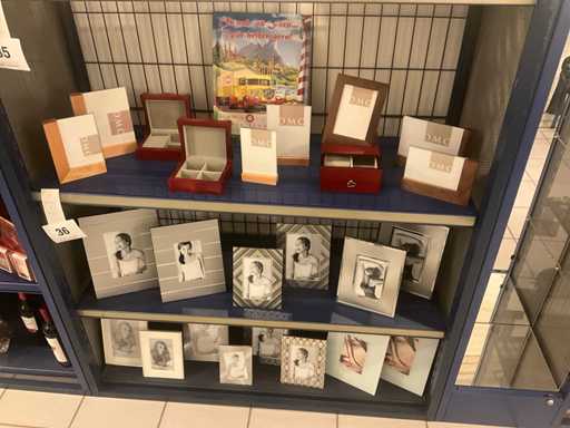 Divers cadres photo et boîtes à bijoux