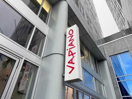 Wandgemonteerd bord "Vapiano"