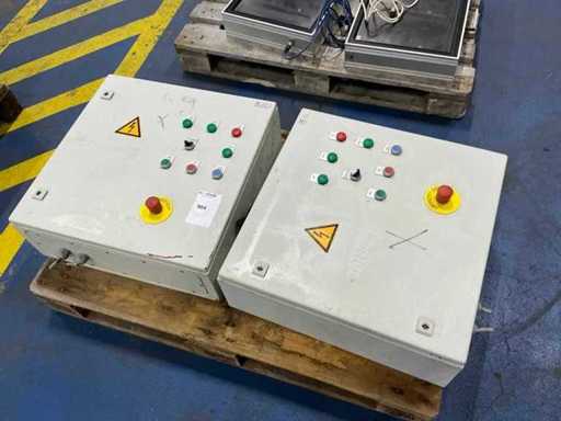 Bedieningskast met inhoud (2x)