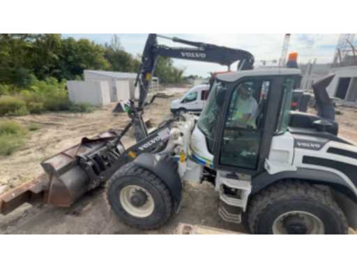 1c387bdd-3841-4ad8-a4d0-61c469b99d0f.mp4