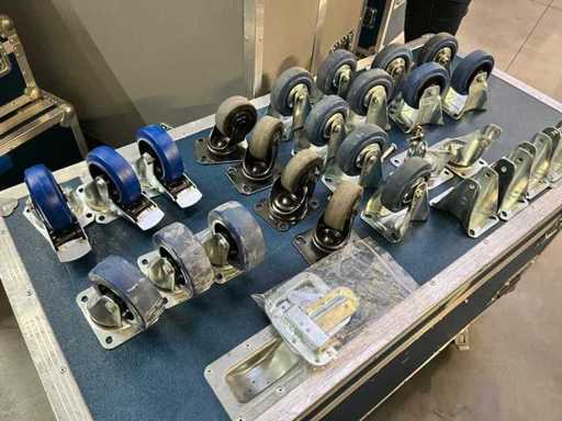 - Fascicolo di accessori flight case, ad esempio ruote blu ecc.