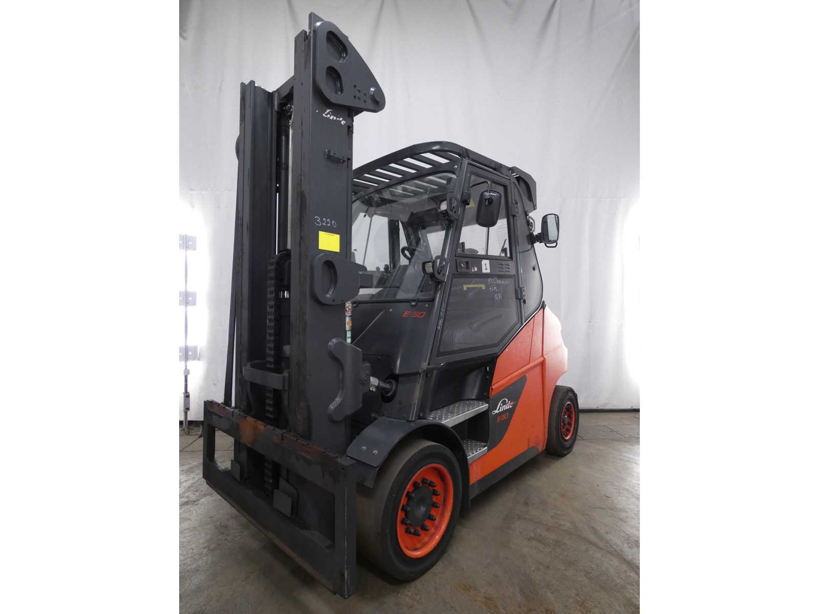 LINDE E60-01 Forklift