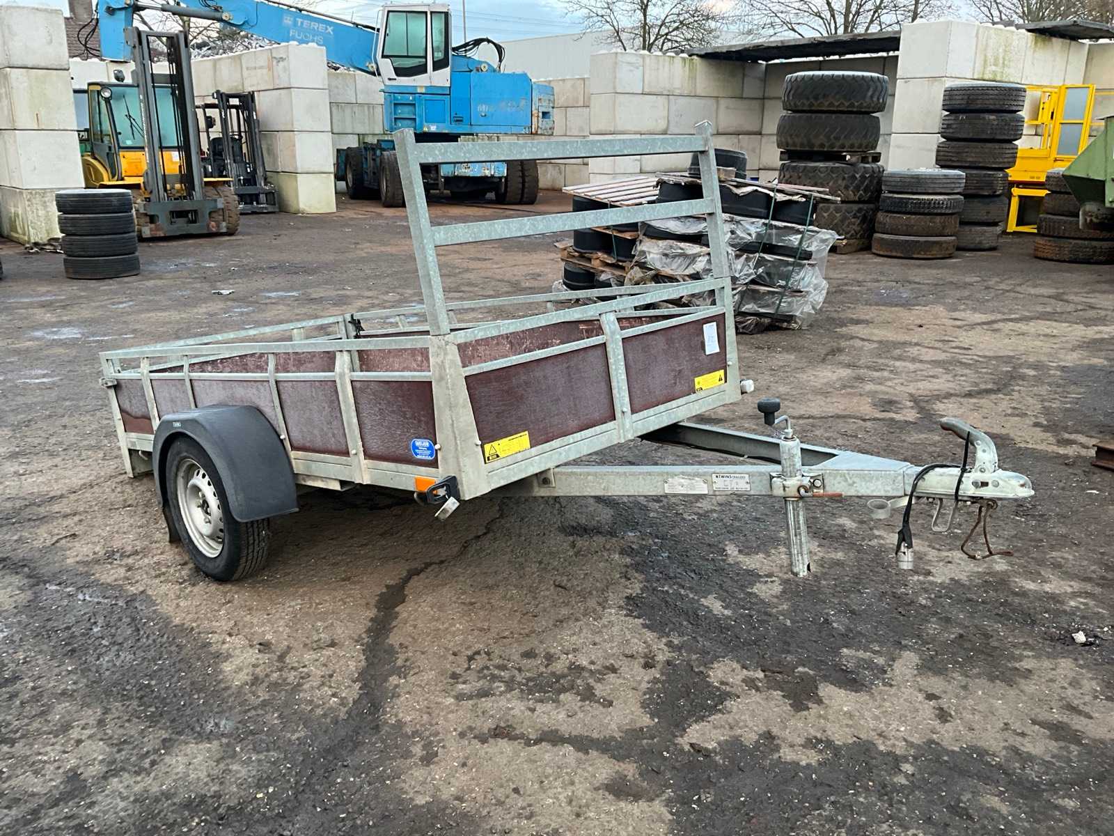Twins D750 Trailer